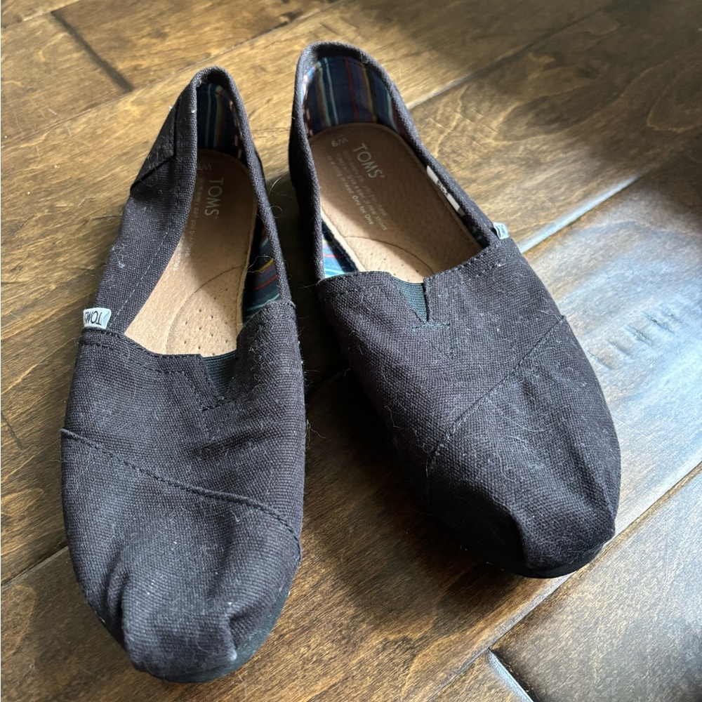 TOMS Women's Black Slip-On Loafers